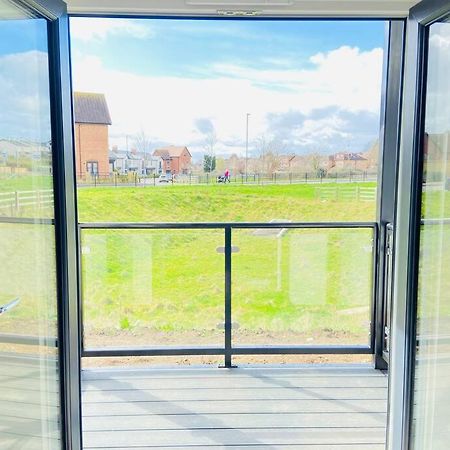 Beautiful, Brand New Apartment! Cheltenham Buitenkant foto