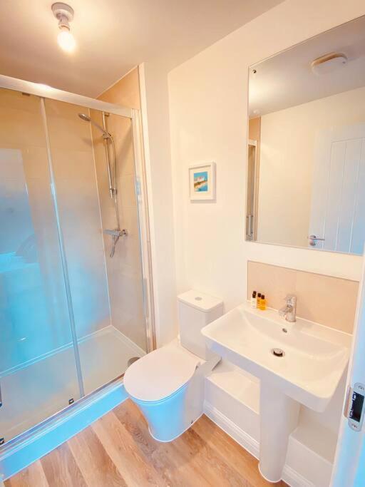 Beautiful, Brand New Apartment! Cheltenham Buitenkant foto