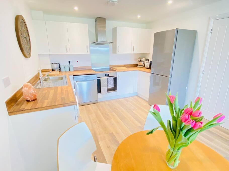 Beautiful, Brand New Apartment! Cheltenham Buitenkant foto