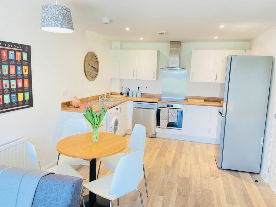 Beautiful, Brand New Apartment! Cheltenham Buitenkant foto